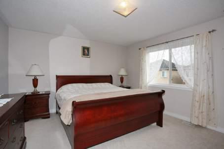 1066 Cumming Blvd, House semidetached with 3 bedrooms, 4 bathrooms and 2 parking in Milton ON | Image 6