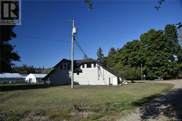 8991 Island Hwy S, House detached with 2 bedrooms, 1 bathrooms and 10 parking in Comox Valley A BC | Image 4