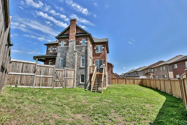 363 Luck Crt, House attached with 3 bedrooms, 4 bathrooms and 5 parking in Newmarket ON | Image 19