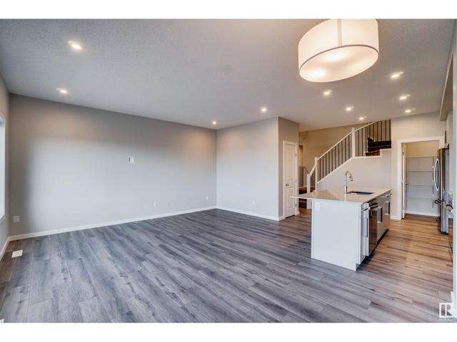 3532 6 Av Sw Sw, House detached with 3 bedrooms, 2 bathrooms and null parking in Edmonton AB | Image 9