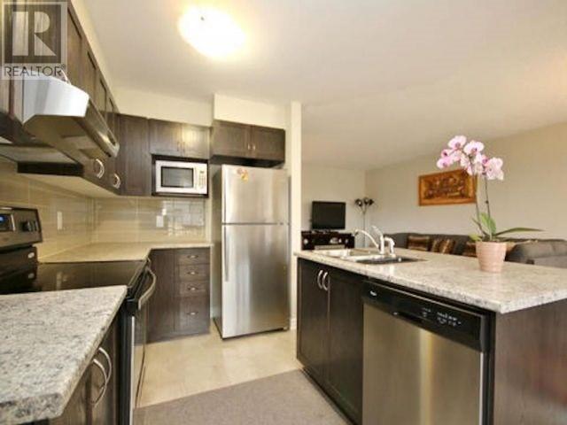 555 Petrichor Cres, House attached with 3 bedrooms, 3 bathrooms and 3 parking in Ottawa ON | Image 3