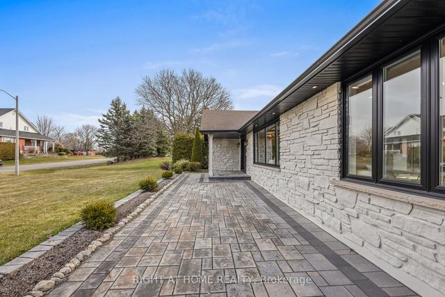 931 Briarwood Dr, House detached with 4 bedrooms, 3 bathrooms and 8 parking in Oshawa ON | Image 23