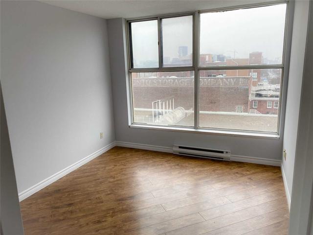 826 - 222 The Esplanade St, Condo with 2 bedrooms, 2 bathrooms and 0 parking in Toronto ON | Image 2