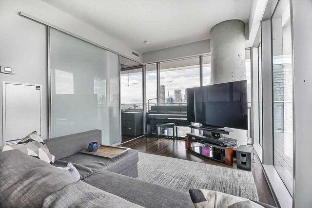 2002 - 70 Distillery Lane, Condo with 2 bedrooms, 2 bathrooms and 1 parking in Toronto ON | Image 7