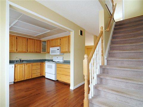 584 Minto St, House semidetached with 3 bedrooms, 2 bathrooms and 3 parking in Oshawa ON | Image 3