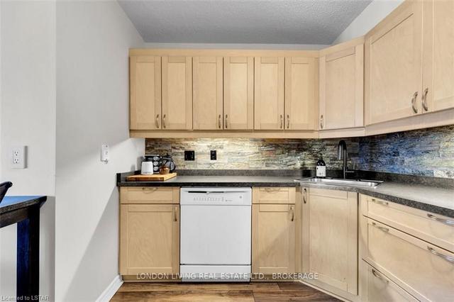403 - 1 Jacksway Cres, Condo with 2 bedrooms, 2 bathrooms and 1 parking in London ON | Image 3