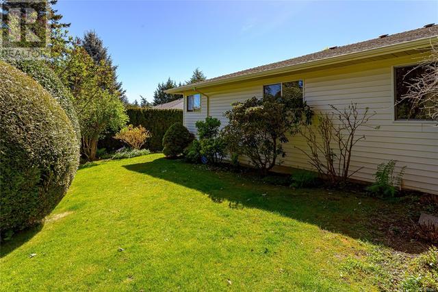 4918 Alamida Cres, House detached with 3 bedrooms, 2 bathrooms and 4 parking in Saanich BC | Image 51