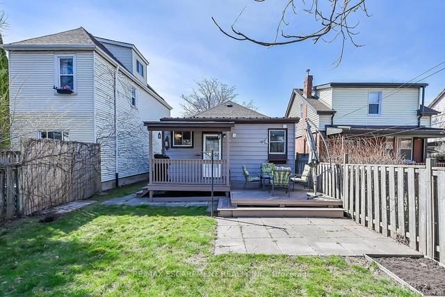 156 Rosslyn Ave N, House detached with 2 bedrooms, 1 bathrooms and 2 parking in Hamilton ON | Image 6