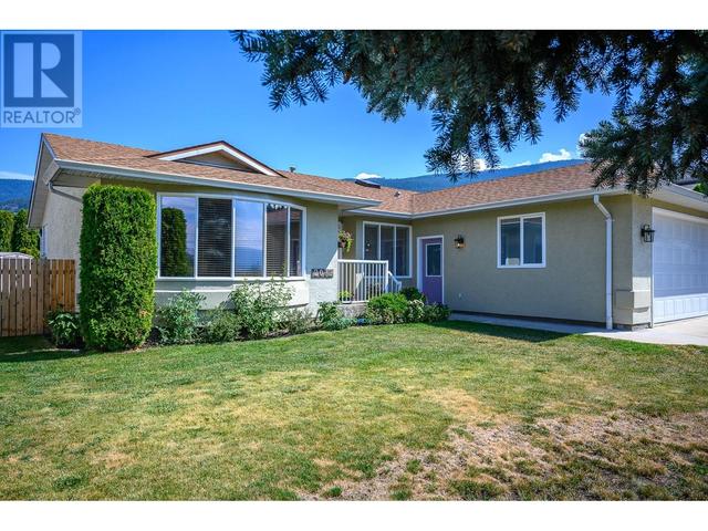 2072 Okanagan Street, House detached with 3 bedrooms, 2 bathrooms and 4 parking in Armstrong BC | Image 2