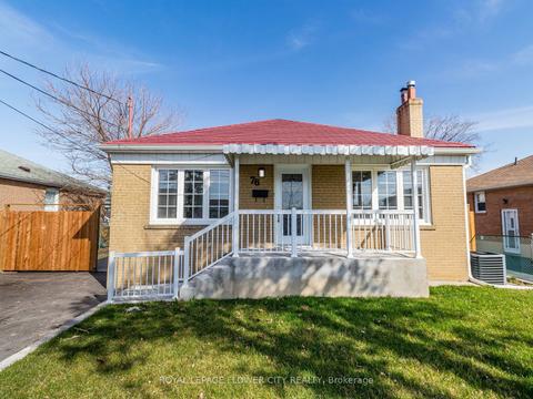 76 Cuffley Cres N, House detached with 3 bedrooms, 3 bathrooms and 6 parking in Toronto ON | Card Image