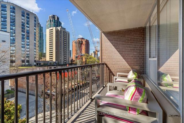 405 - 60 Montclair Ave, Condo with 1 bedrooms, 1 bathrooms and 1 parking in Toronto ON | Image 11