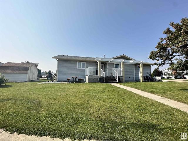 10559 110 St, House detached with 4 bedrooms, 3 bathrooms and null parking in Westlock AB | Image 2