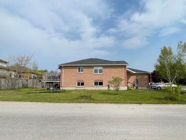 14 Crompton Dr, House detached with 3 bedrooms, 3 bathrooms and 4 parking in Barrie ON | Image 15