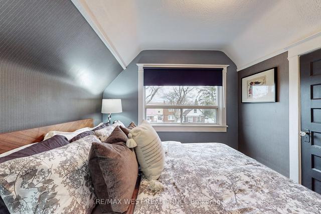 29 Hillside Ave, House detached with 3 bedrooms, 2 bathrooms and 2 parking in Toronto ON | Image 14
