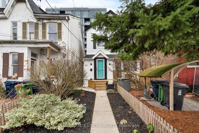 907 Palmerston Ave, House semidetached with 2 bedrooms, 2 bathrooms and 1 parking in Toronto ON | Image 23