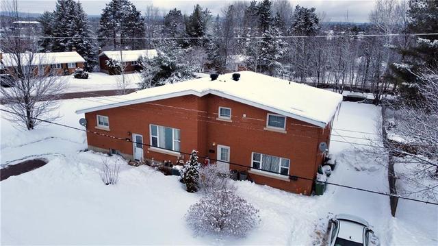 22 Hoffman Street, Home with 7 bedrooms, 3 bathrooms and 4 parking in Petawawa ON | Image 3