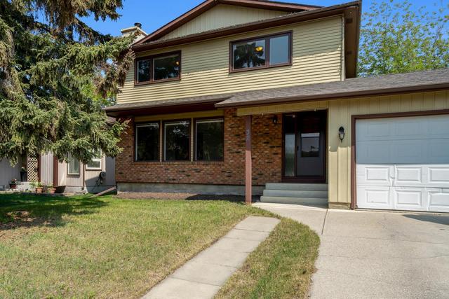 32 Mckenna Road Se, House detached with 3 bedrooms, 2 bathrooms and 4 parking in Calgary AB | Image 2