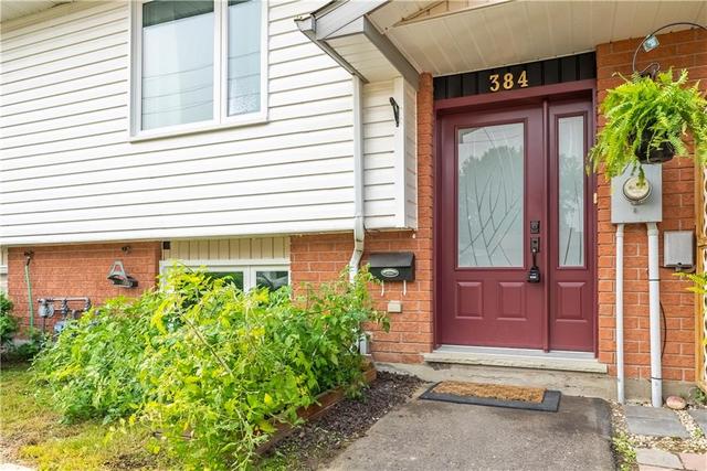384 Morris Street, Townhouse with 3 bedrooms, 2 bathrooms and 2 parking in Pembroke ON | Image 1
