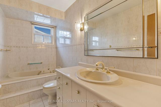 31 Wilkinson Dr, House detached with 3 bedrooms, 3 bathrooms and 4 parking in Toronto ON | Image 14