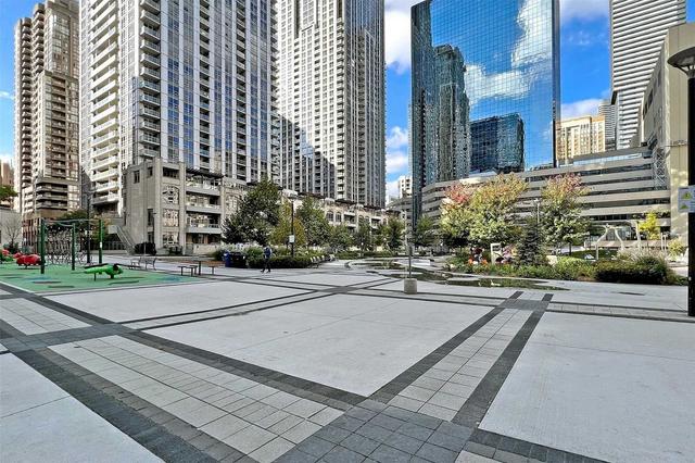 1509 - 386 Yonge St, Condo with 2 bedrooms, 2 bathrooms and 1 parking in Toronto ON | Image 25
