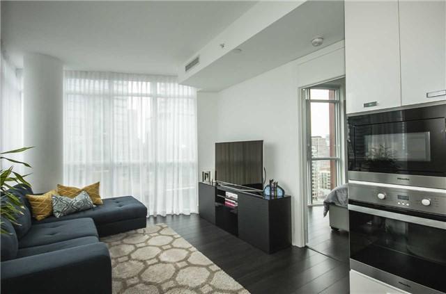 1807 - 32 Davenport Rd, Condo with 2 bedrooms, 2 bathrooms and 1 parking in Toronto ON | Image 7