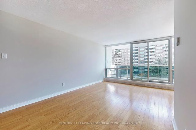 410 - 30 Sunrise Ave, Condo with 3 bedrooms, 2 bathrooms and 1 parking in Toronto ON | Image 3