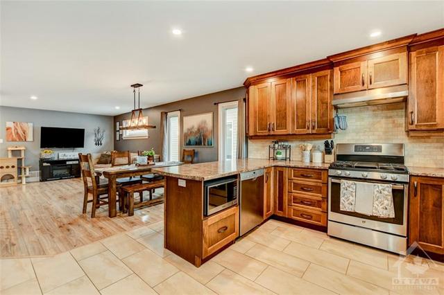 14 Brittany Street, Home with 3 bedrooms, 2 bathrooms and 3 parking in North Stormont ON | Image 3