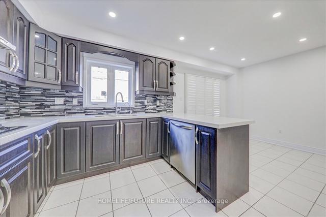 18 Holloway Rd, House detached with 3 bedrooms, 3 bathrooms and 2 parking in Markham ON | Image 2