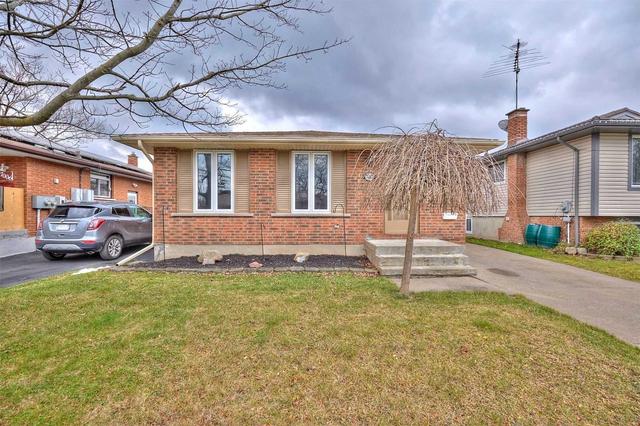 7012 Sunhaven Dr, House detached with 4 bedrooms, 2 bathrooms and 3 parking in Niagara Falls ON | Image 1