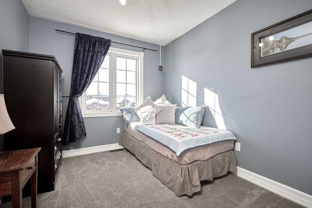 135 Pringle Dr, House attached with 3 bedrooms, 3 bathrooms and 3 parking in Barrie ON | Image 2
