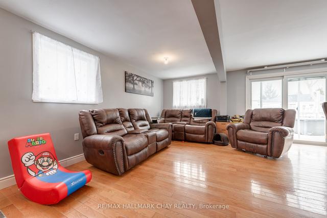 1 Mccuaig Crt, House detached with 3 bedrooms, 3 bathrooms and 3.5 parking in Barrie ON | Image 6