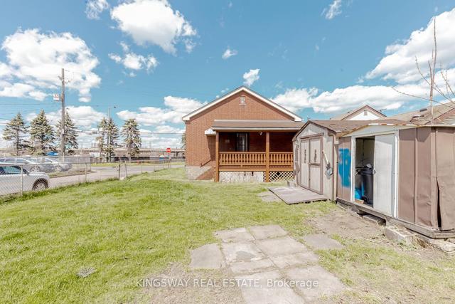 526 Beach Rd, House detached with 3 bedrooms, 1 bathrooms and 2 parking in Hamilton ON | Image 28