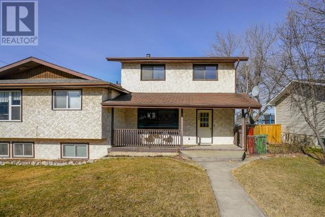 5306 53 Street, House semidetached with 4 bedrooms, 1 bathrooms and 1 parking in Rocky Mountain House AB | Image 1