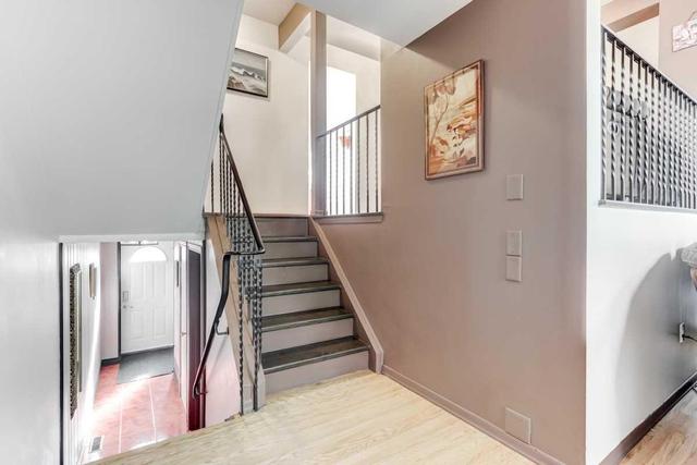 185 Huntingdale Blvd, Townhouse with 3 bedrooms, 2 bathrooms and 1 parking in Toronto ON | Image 4