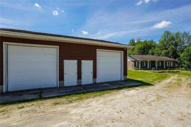 202384 Highway 6 And 21, House detached with 3 bedrooms, 2 bathrooms and 6 parking in Georgian Bluffs ON | Image 5