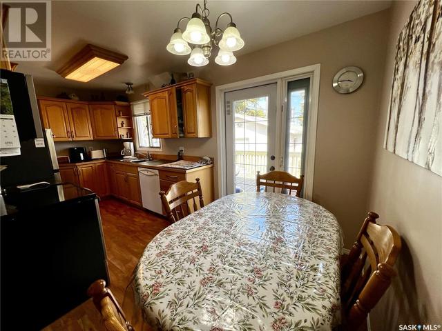 453 3rd Avenue Se, House detached with 3 bedrooms, 2 bathrooms and null parking in Swift Current SK | Image 3