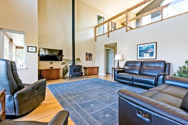 330 Sasquatch Trail, House detached with 3 bedrooms, 3 bathrooms and 2 parking in Okanagan Similkameen A BC | Image 6