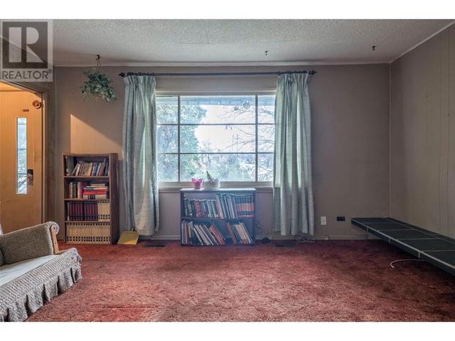 1503 31 Street, House detached with 2 bedrooms, 1 bathrooms and 1 parking in Vernon BC | Image 4