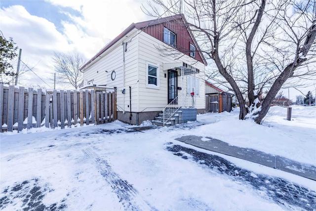 4 Burlington St, House detached with 3 bedrooms, 3 bathrooms and 6 parking in Mississauga ON | Image 2