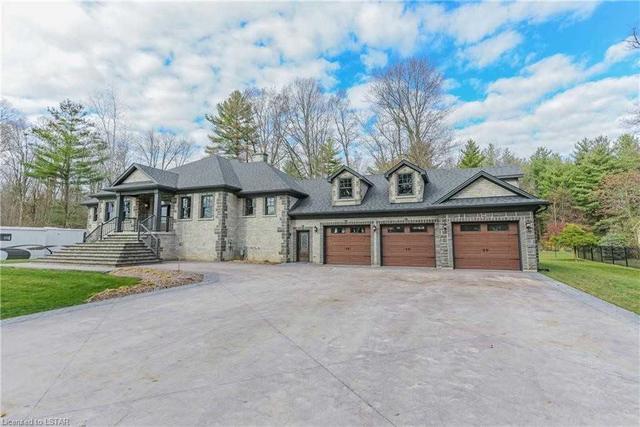 9082 Ferne Dr, House detached with 4 bedrooms, 6 bathrooms and 13 parking in Strathroy Caradoc ON | Image 12