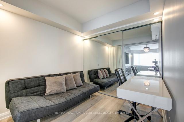 2818 - 155 Yorkville Ave, Condo with 2 bedrooms, 2 bathrooms and 1 parking in Toronto ON | Image 7