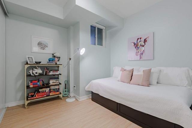 96 Connolly St, Townhouse with 2 bedrooms, 1 bathrooms and 1 parking in Toronto ON | Image 9