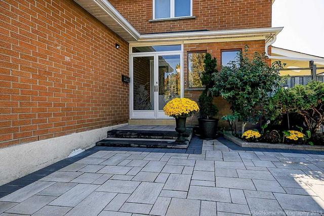 63 Harvest Moon Dr, House detached with 5 bedrooms, 5 bathrooms and 5 parking in Markham ON | Image 2