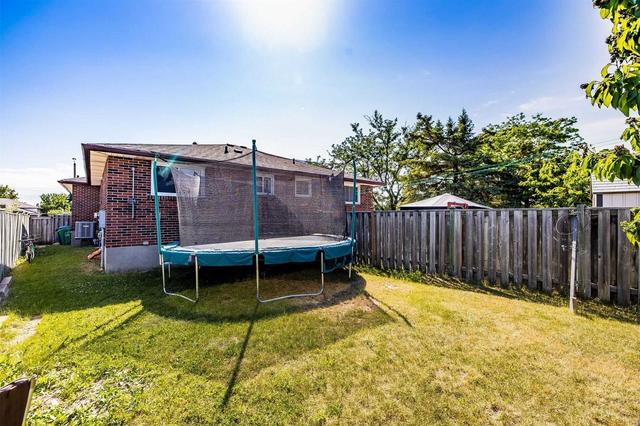 7385 Netherwood Rd, House semidetached with 3 bedrooms, 2 bathrooms and 4 parking in Mississauga ON | Image 25
