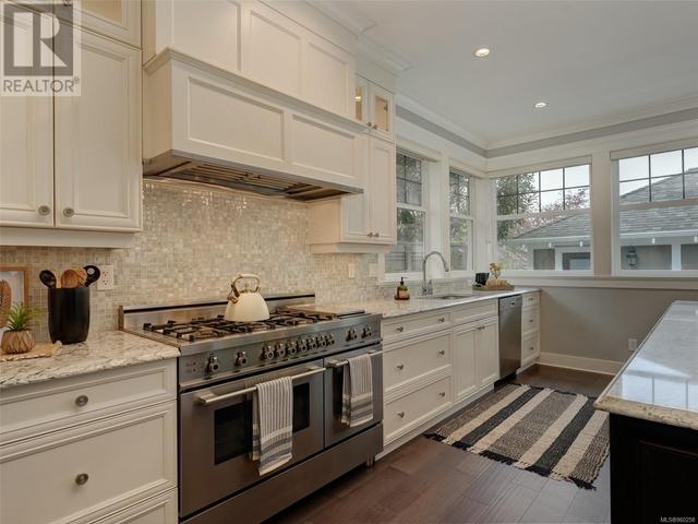 2995 Uplands Rd, House detached with 5 bedrooms, 4 bathrooms and 4 parking in Oak Bay BC | Image 9