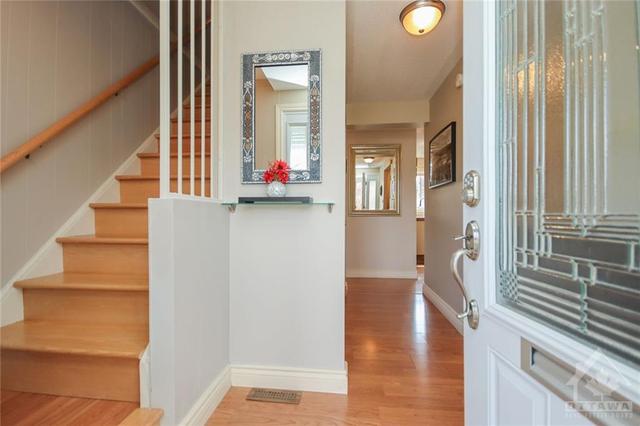 358 Amiens Street, House detached with 4 bedrooms, 2 bathrooms and 3 parking in Ottawa ON | Image 5