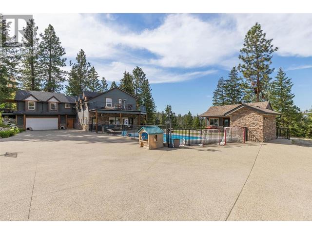4444 June Springs Road, House detached with 5 bedrooms, 4 bathrooms and 12 parking in Central Okanagan BC | Image 3