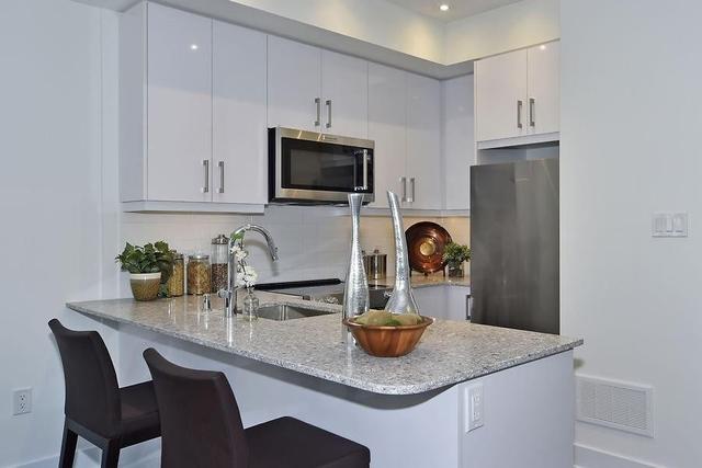 8 - 52 Holmes Ave, Townhouse with 2 bedrooms, 2 bathrooms and 2 parking in Toronto ON | Image 18