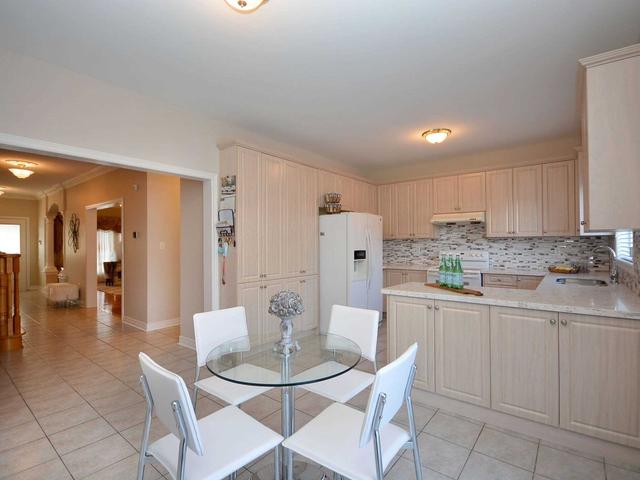 5 Canarygrass Dr, House detached with 4 bedrooms, 5 bathrooms and 6 parking in Brampton ON | Image 3