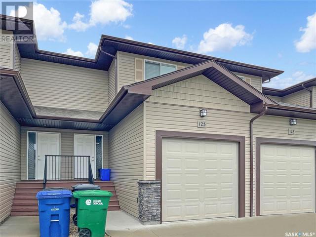 123 Plains Circle, House attached with 3 bedrooms, 3 bathrooms and null parking in Pilot Butte SK | Card Image